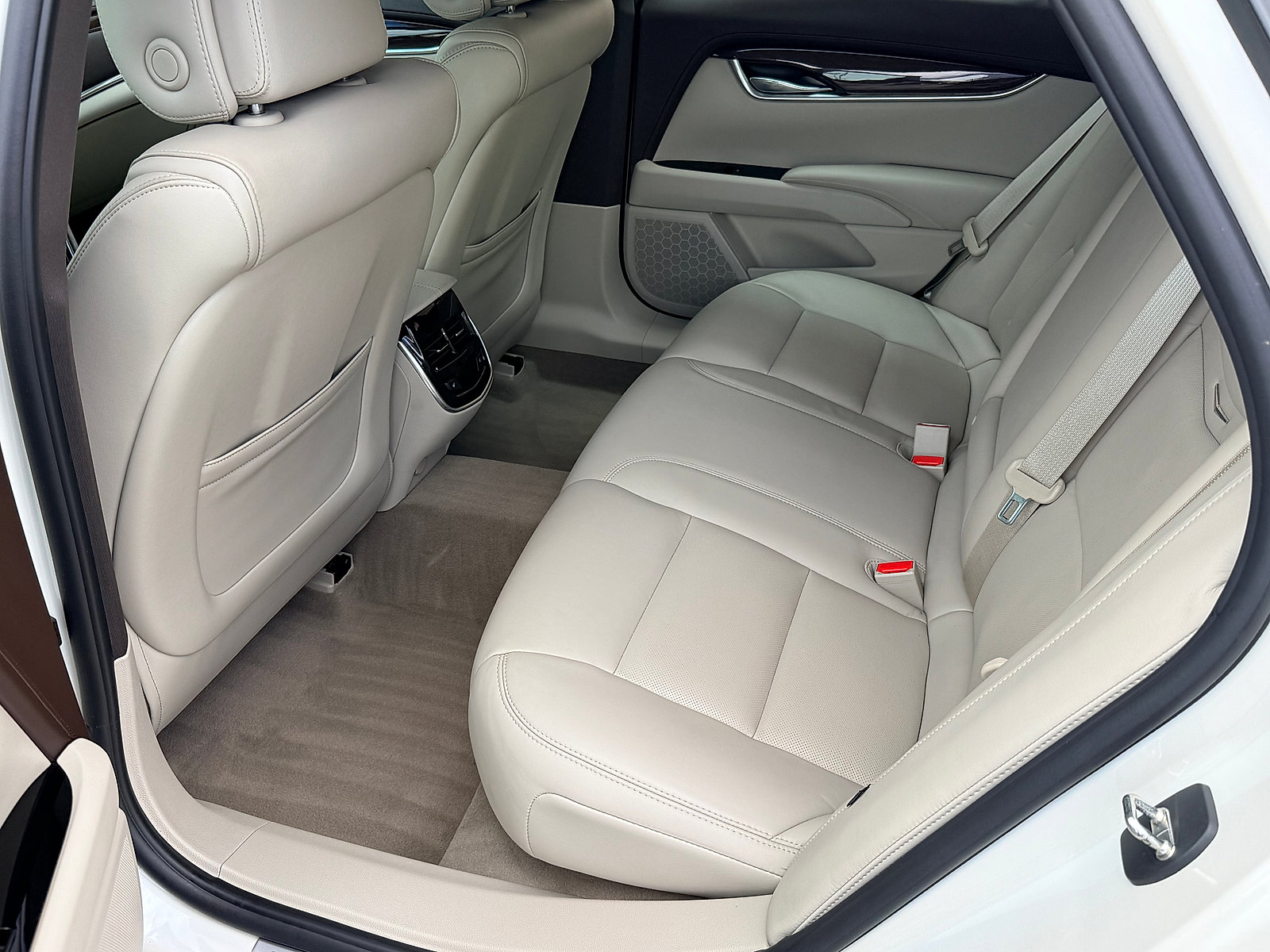 Used 2014 Cadillac XTS Luxury w/ Driver Awareness Package FWD image 41