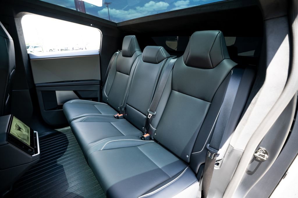 Used 2024 Tesla Cybertruck AWD Crew Cab image 39