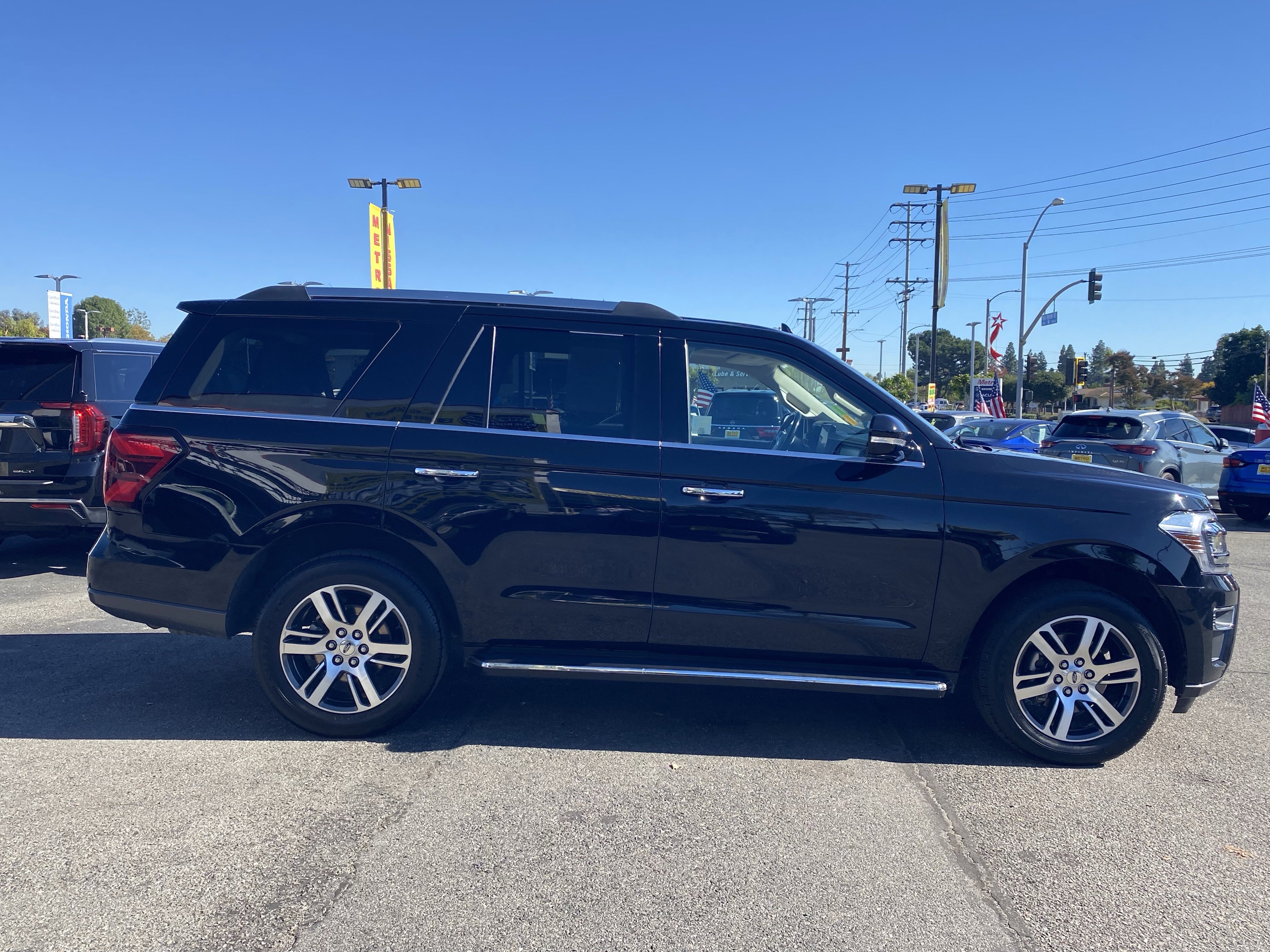 Used 2022 Ford Expedition Limited image 2