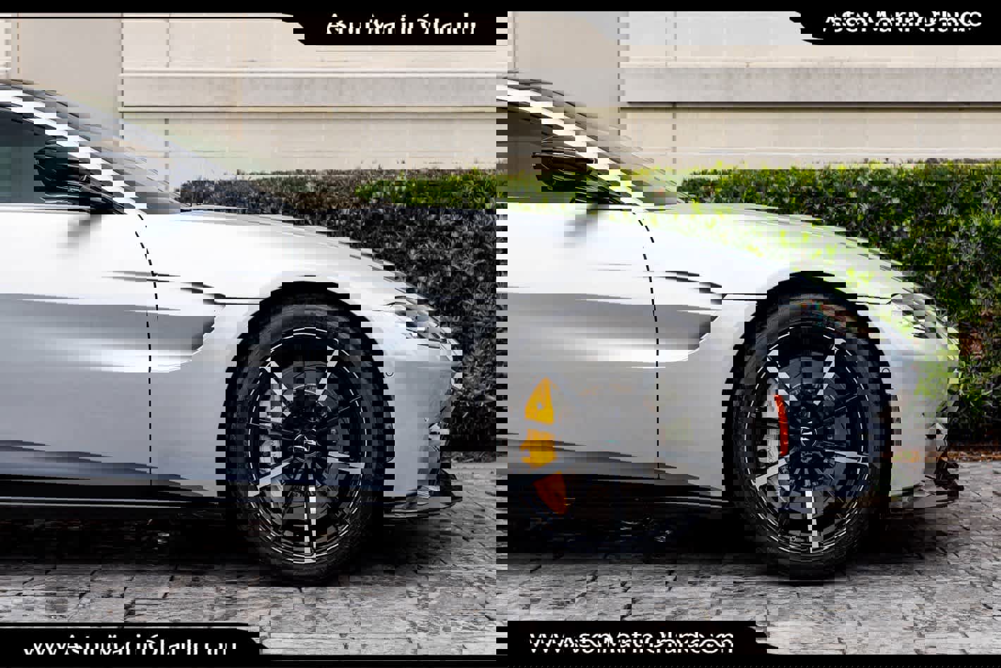 Used 2022 Aston Martin V8 Vantage Coupe image 19