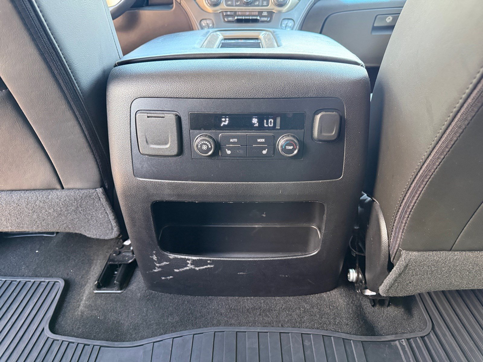 Used 2018 GMC Yukon Denali AWD/4WD image 30