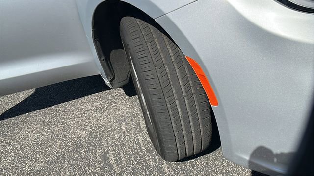 Used 2023 Chrysler Pacifica Touring-L FWD image 10