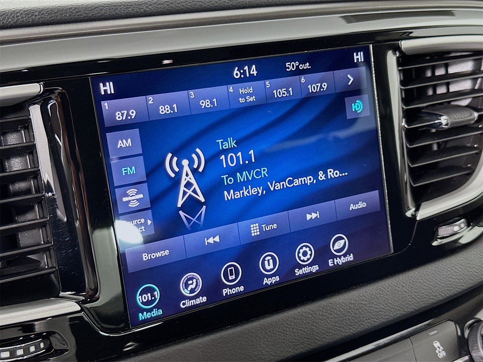 Used 2020 Chrysler Pacifica Touring image 14