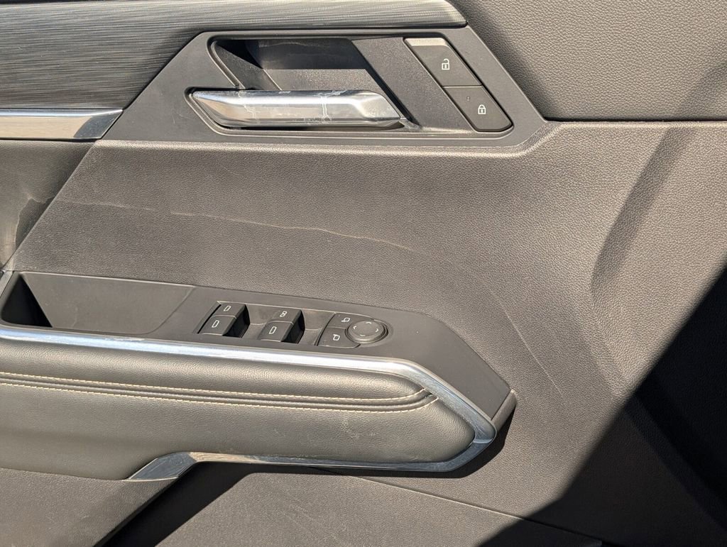 Used 2025 GMC Acadia Elevation image 30