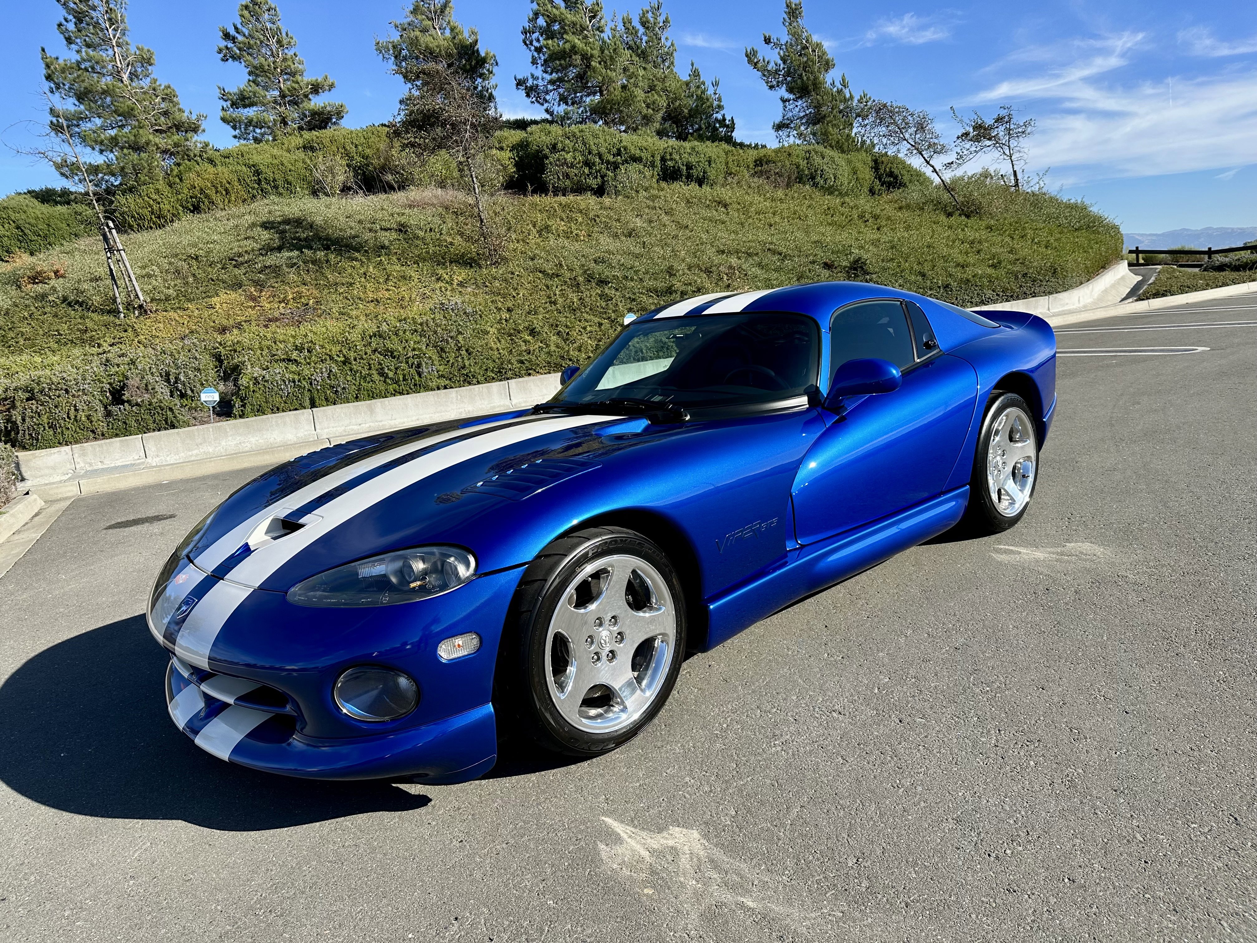 Used 1997 Dodge Viper GTS image 1