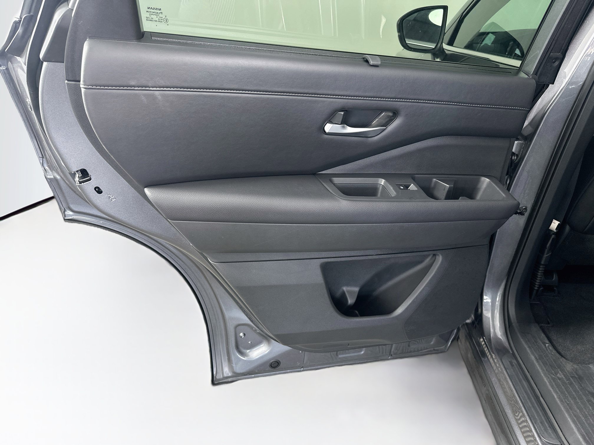 Used 2025 Nissan Pathfinder SL AWD/4WD image 27