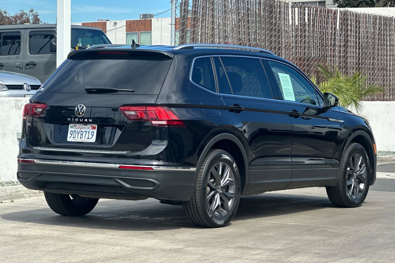 Certified 2023 Volkswagen Tiguan SE w/ Panoramic Sunroof Package FWD image 4