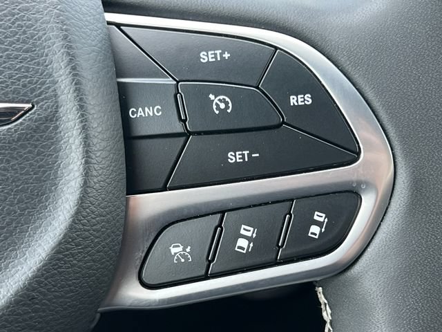 Used 2025 Chrysler Pacifica Select FWD image 22
