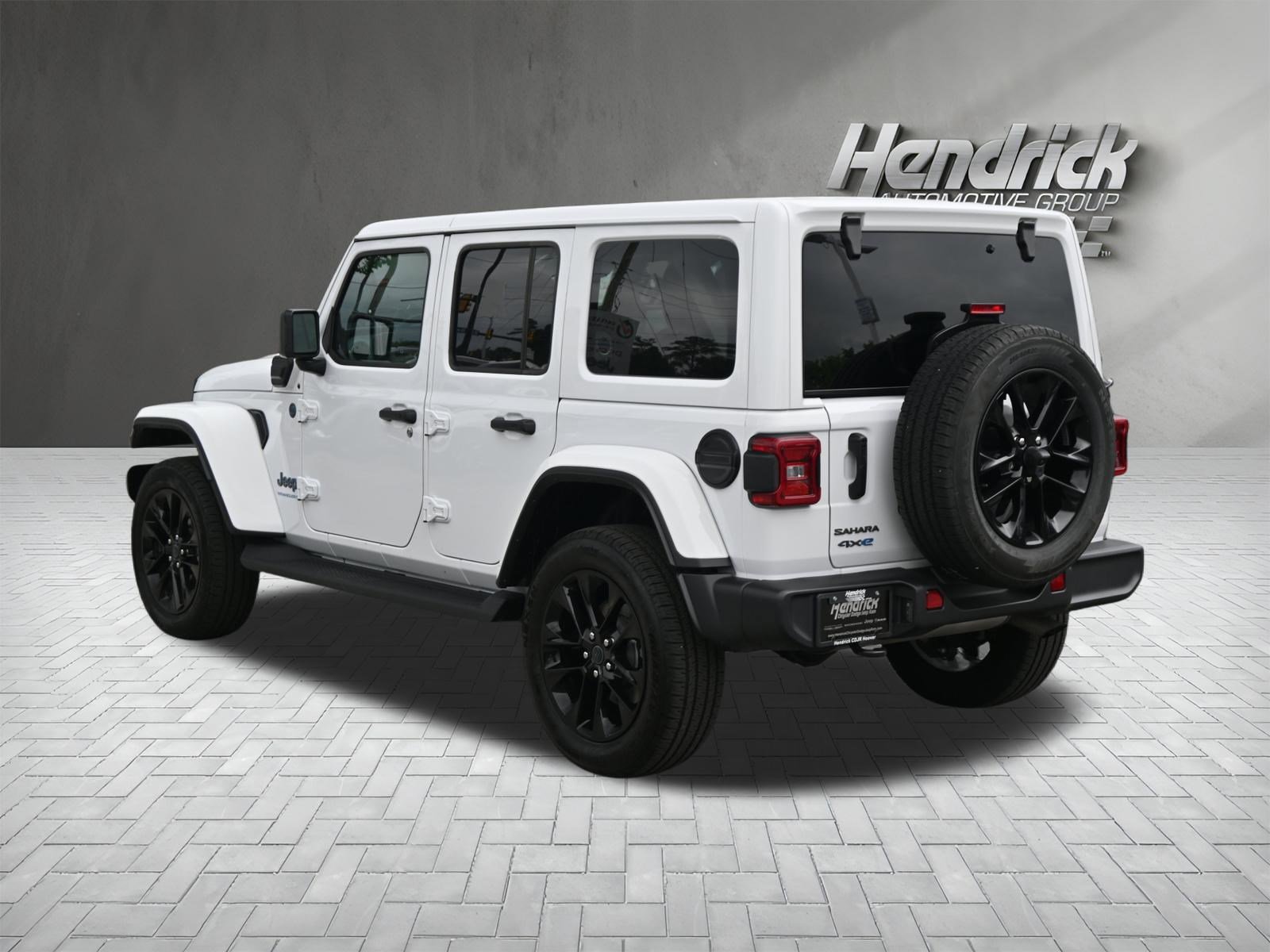 Used 2025 Jeep Wrangler Unlimited Sahara AWD/4WD image 8