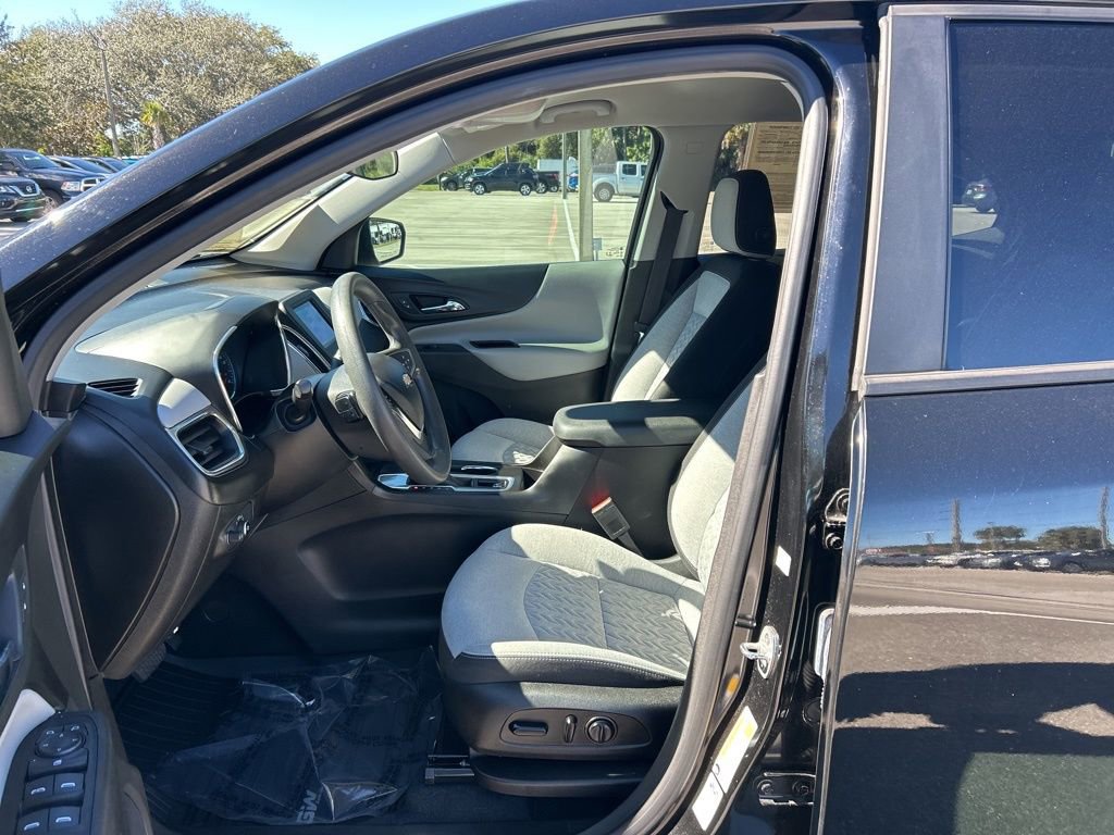 Used 2022 Chevrolet Equinox LS w/ LS Convenience Package image 10