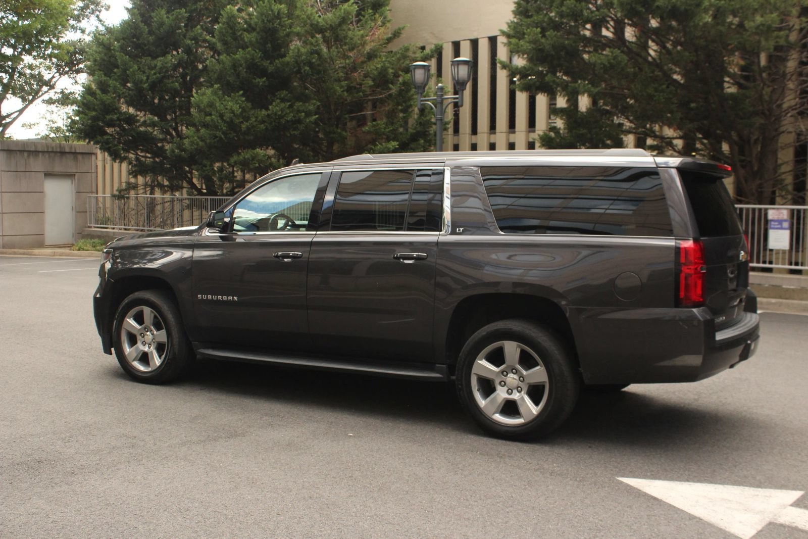 Used 2018 Chevrolet Suburban LT AWD/4WD image 9