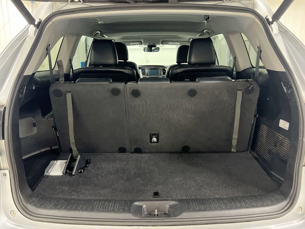 Used 2018 Toyota Highlander XLE AWD/4WD image 25