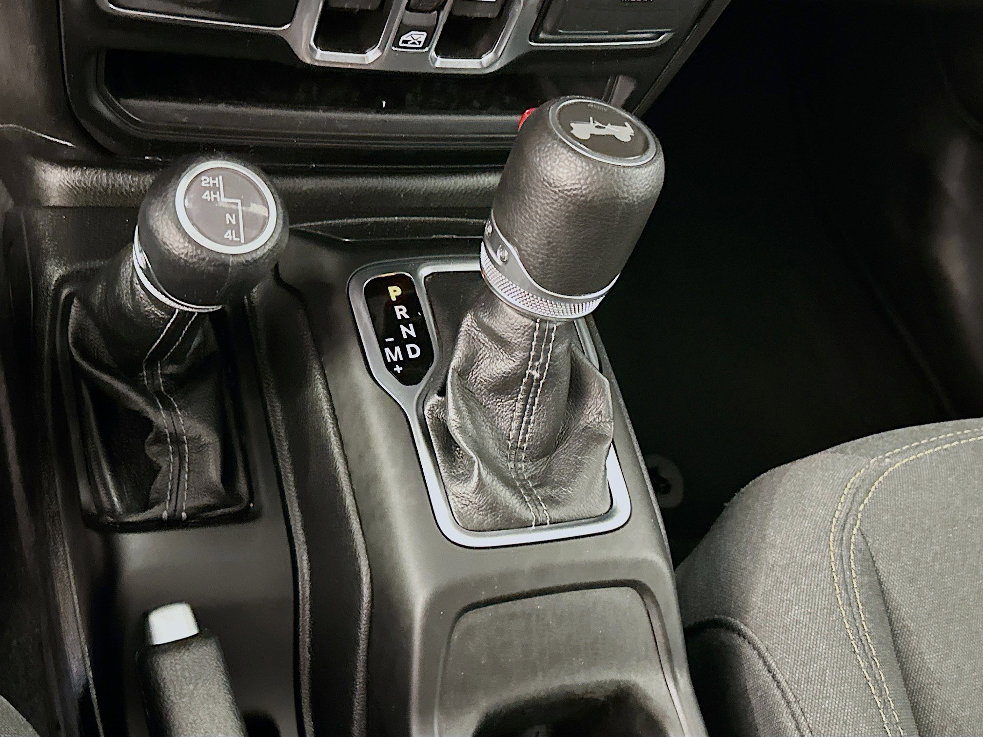 Used 2025 Jeep Wrangler Sport S image 24