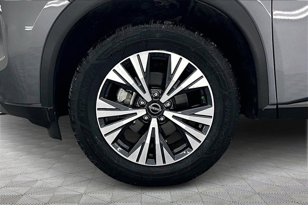 Used 2023 Nissan Rogue SV image 9