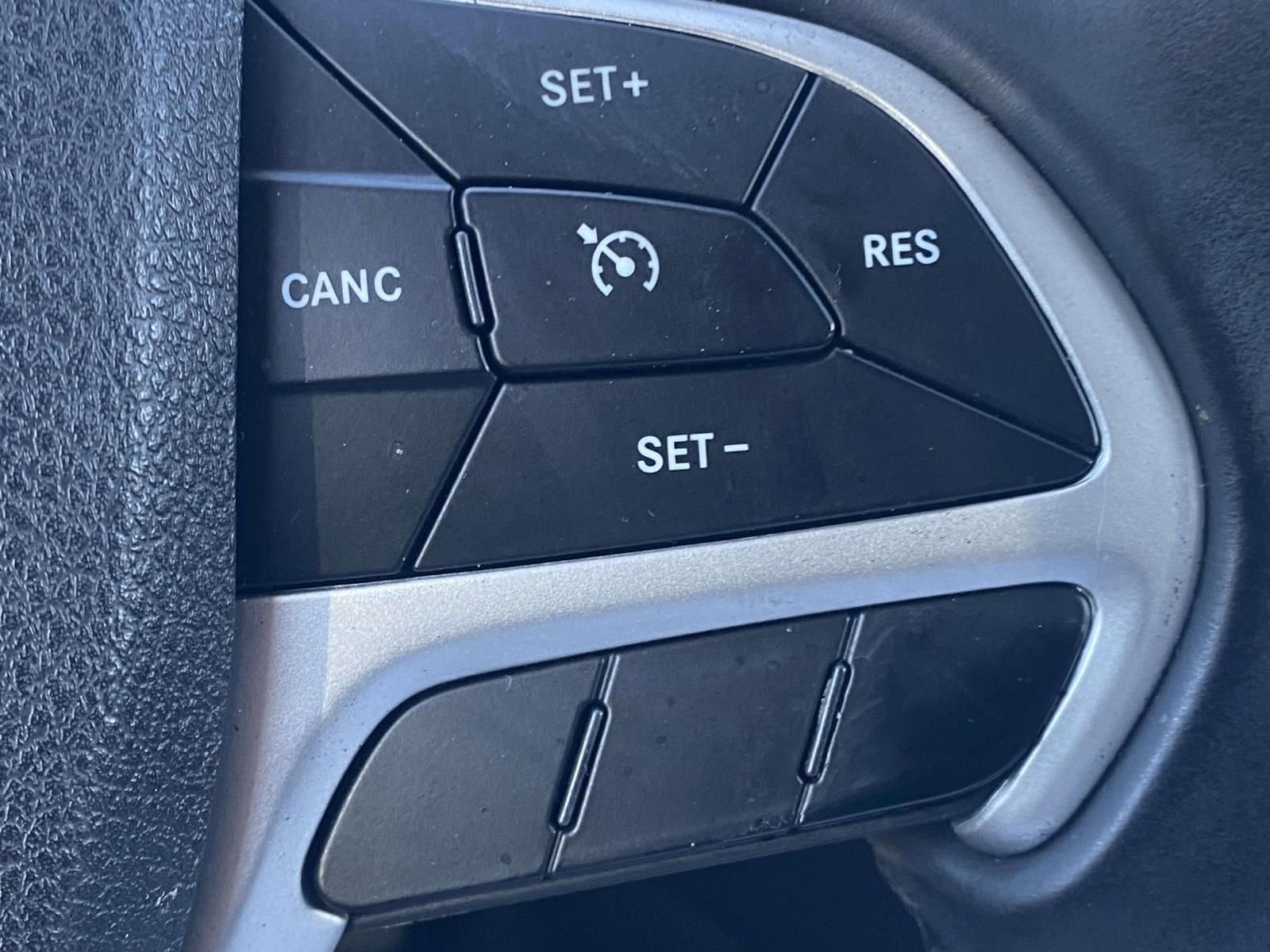 Used 2018 Jeep Cherokee Latitude Plus image 25