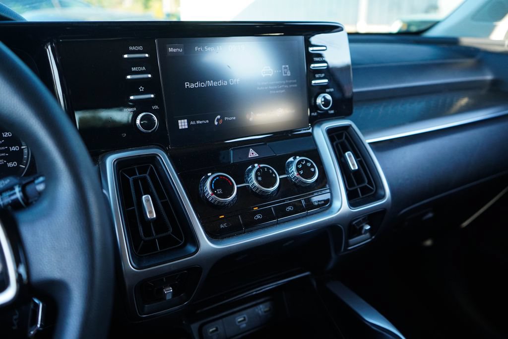 Used 2022 Kia Sorento LX FWD image 8