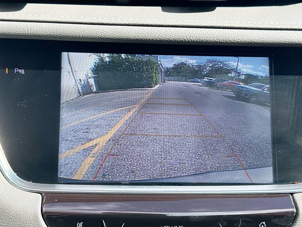 Used 2018 Cadillac XT5 Luxury w/ Driver Awareness Package image 15