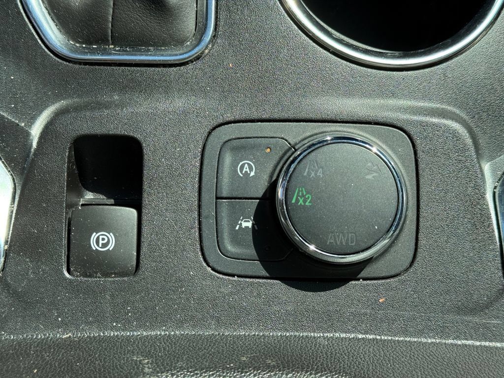 Used 2024 Chevrolet Traverse LT AWD/4WD image 48