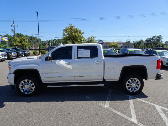 Used 2019 GMC Sierra 2500 Denali w/ Duramax Plus Package AWD/4WD image 7