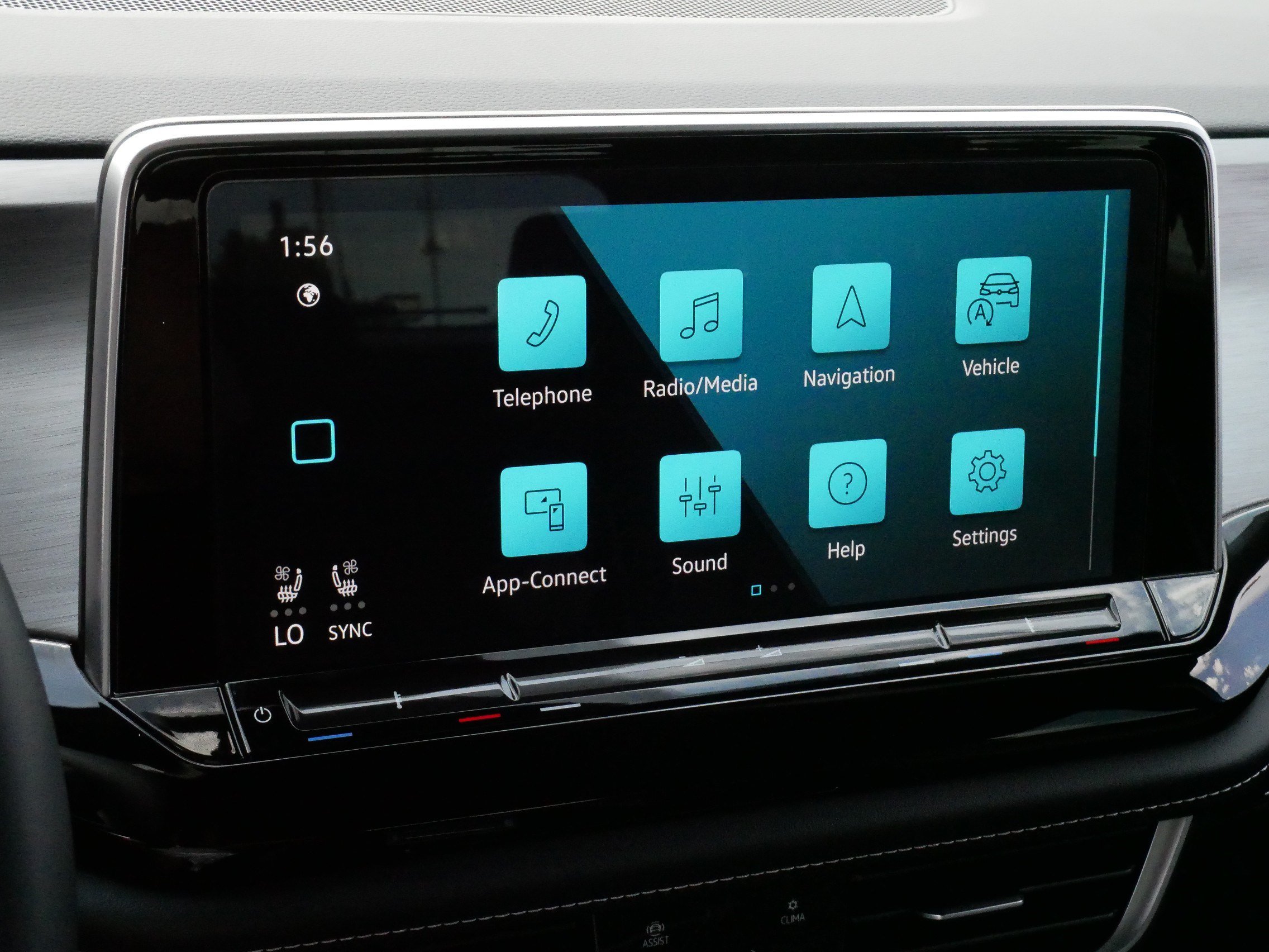 Certified 2024 Volkswagen Atlas Cross Sport SE w/ Panoramic Sunroof Package AWD/4WD image 22