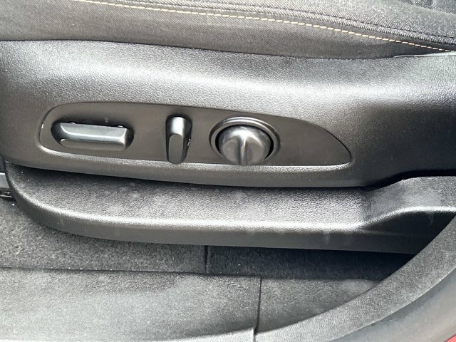 Used 2019 Chevrolet Equinox LT FWD image 18