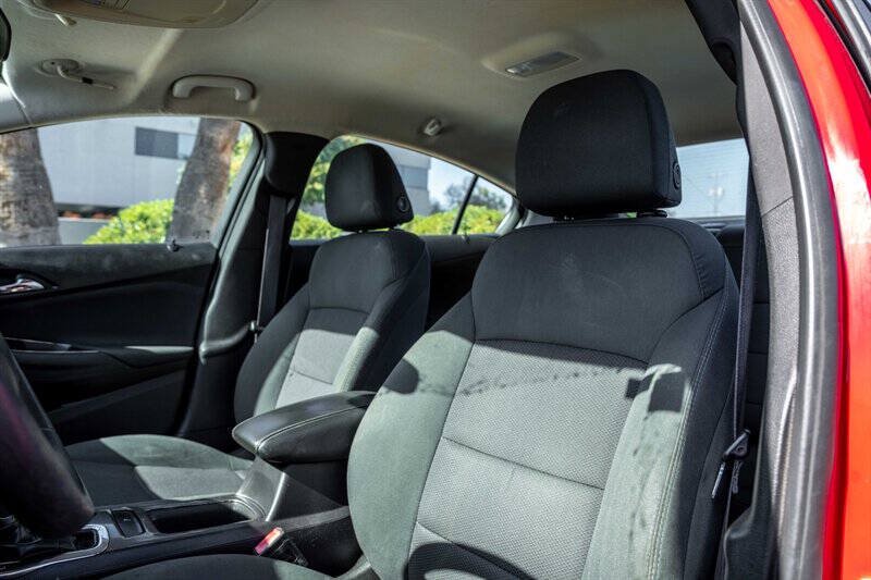 Used 2017 Chevrolet Cruze LT FWD image 10