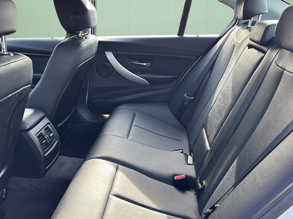 Used 2017 BMW 320i Sedan w/ Driver Assistance Package image 20