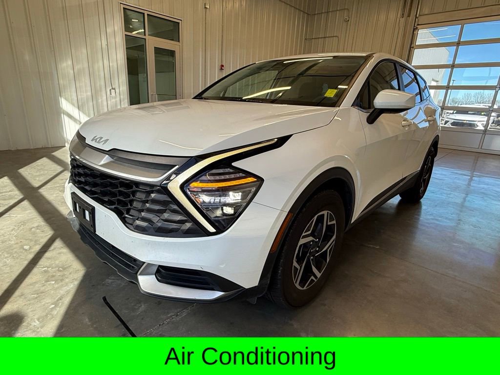 Used 2024 Kia Sportage LX image 3