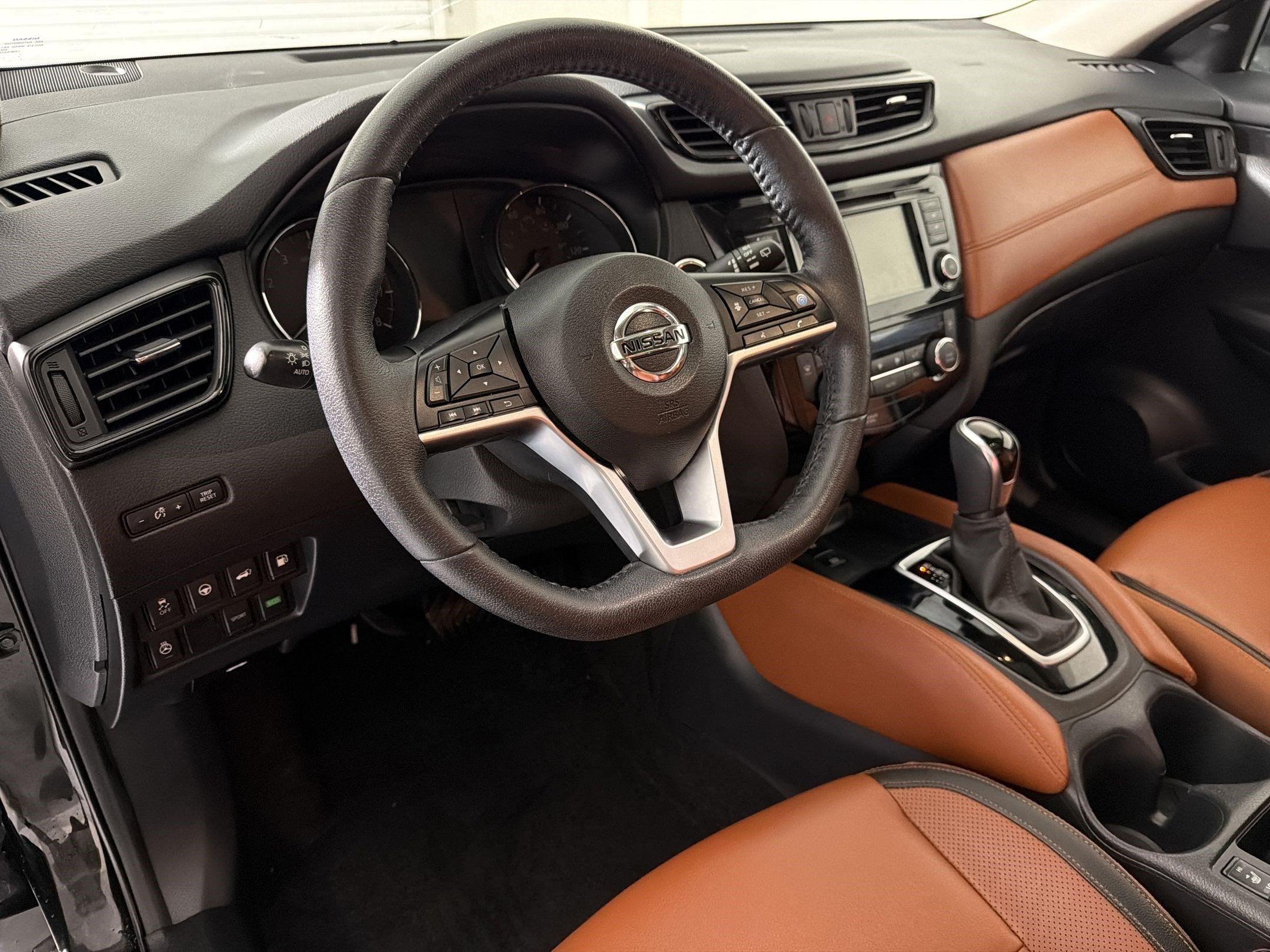 Used 2019 Nissan Rogue SL w/ Premium Package FWD image 4
