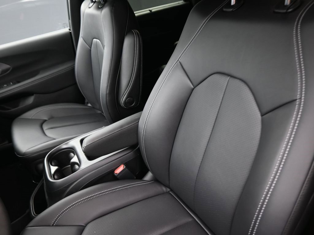New 2026 Chrysler Pacifica Select image 33