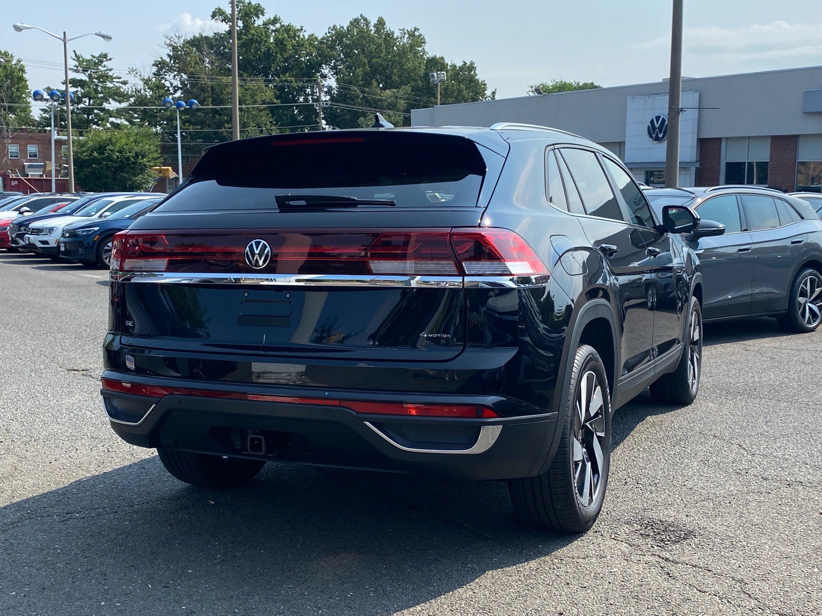 Certified 2026 Volkswagen Atlas Cross Sport SE AWD/4WD image 3