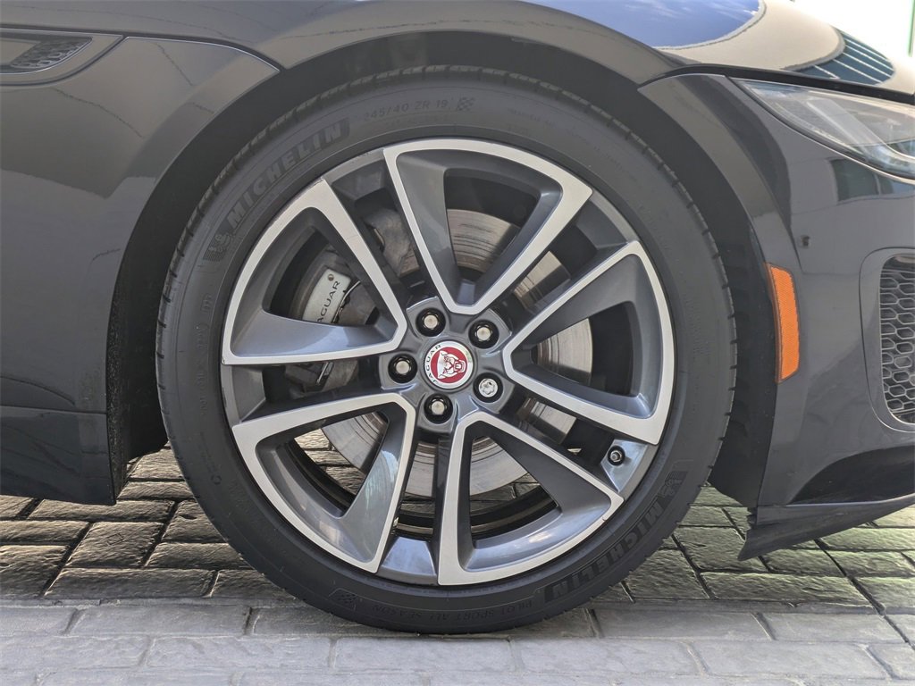 Used 2021 Jaguar F-TYPE Coupe image 11