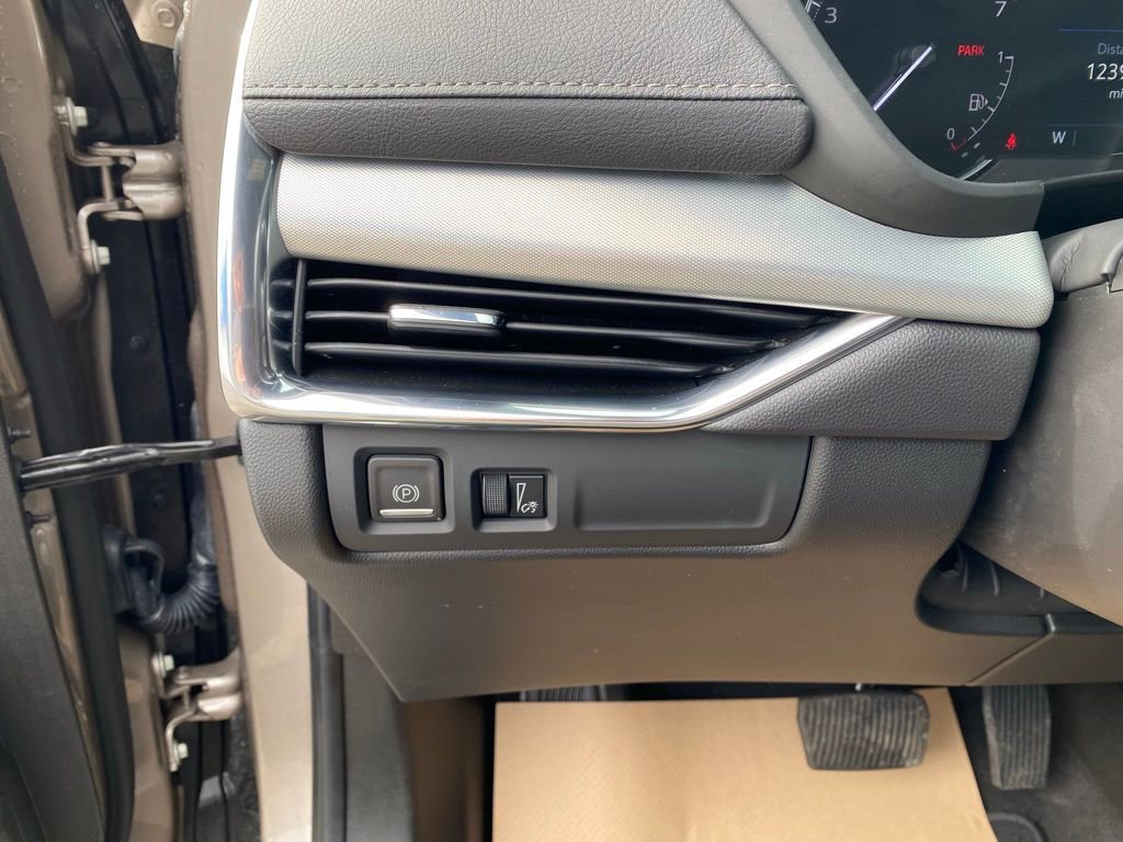 Used 2023 Cadillac XT4 Premium Luxury w/ Cold Weather Package image 14