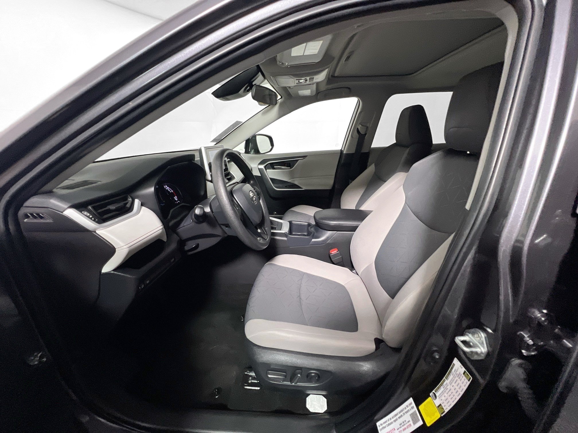 Used 2025 Toyota RAV4 XLE w/ Convenience Package FWD image 14