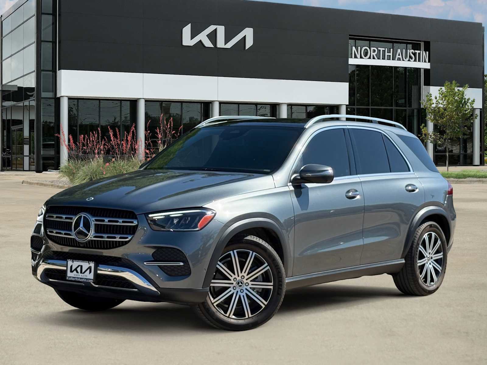 Used 2025 Mercedes-Benz GLE 450 4MATIC image 1