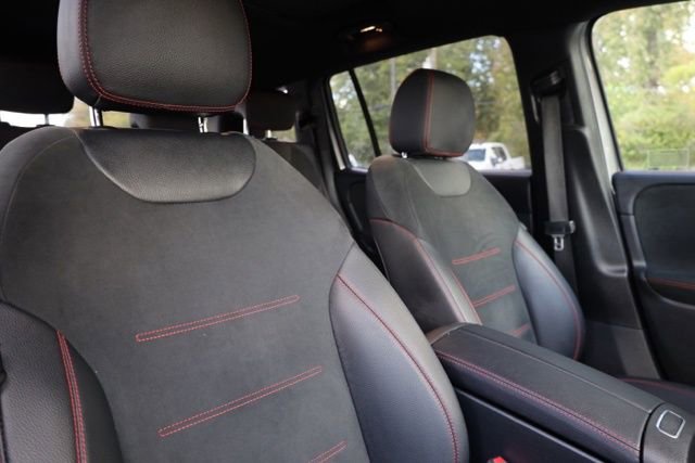 Used 2024 Mercedes-Benz GLB 250 4MATIC image 39