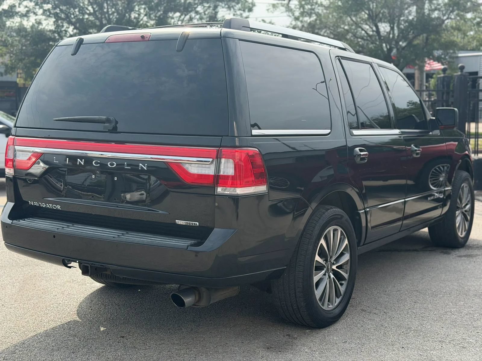 Used 2015 Lincoln Navigator 4WD image 4