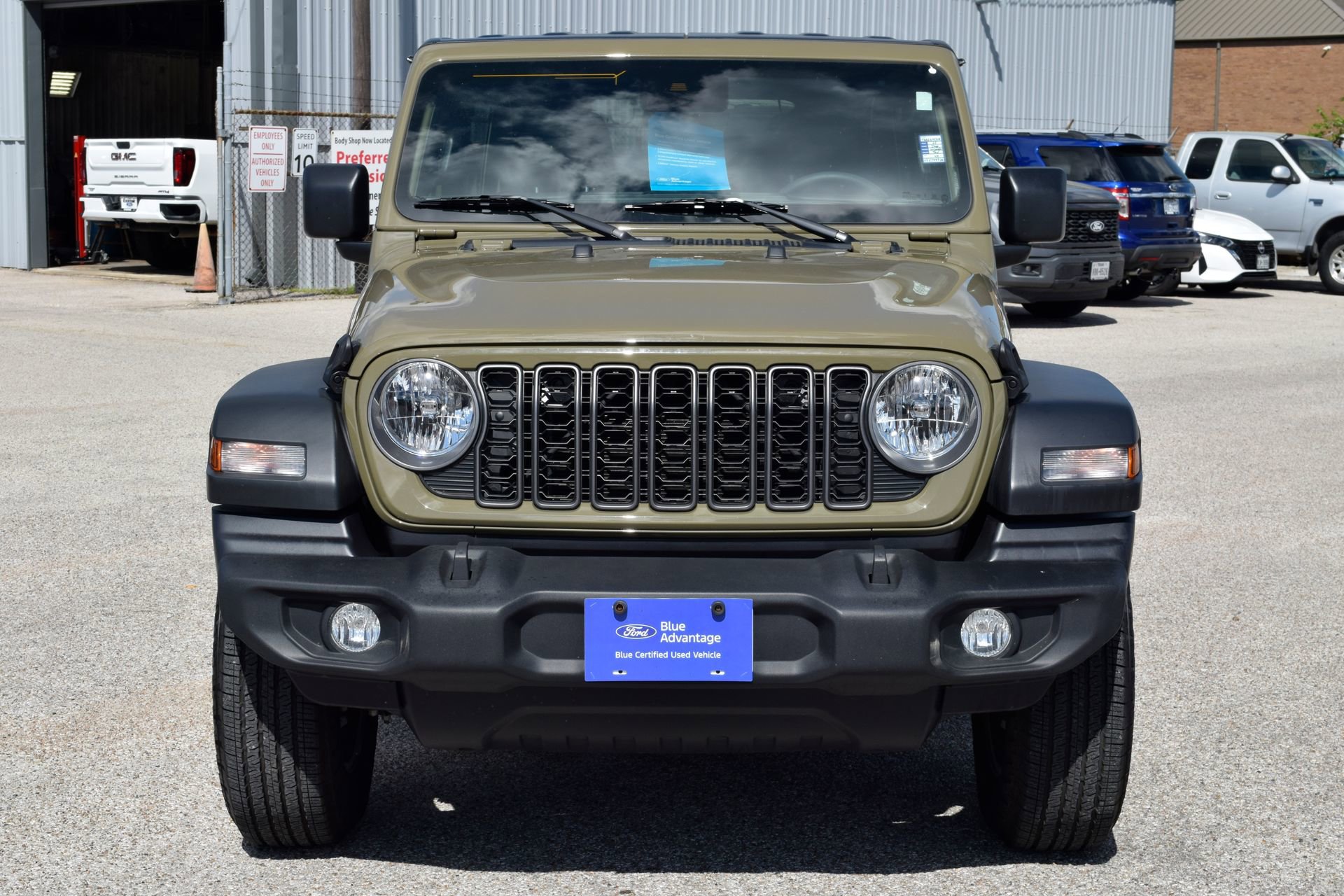 Used 2025 Jeep Wrangler Sport S AWD/4WD image 2