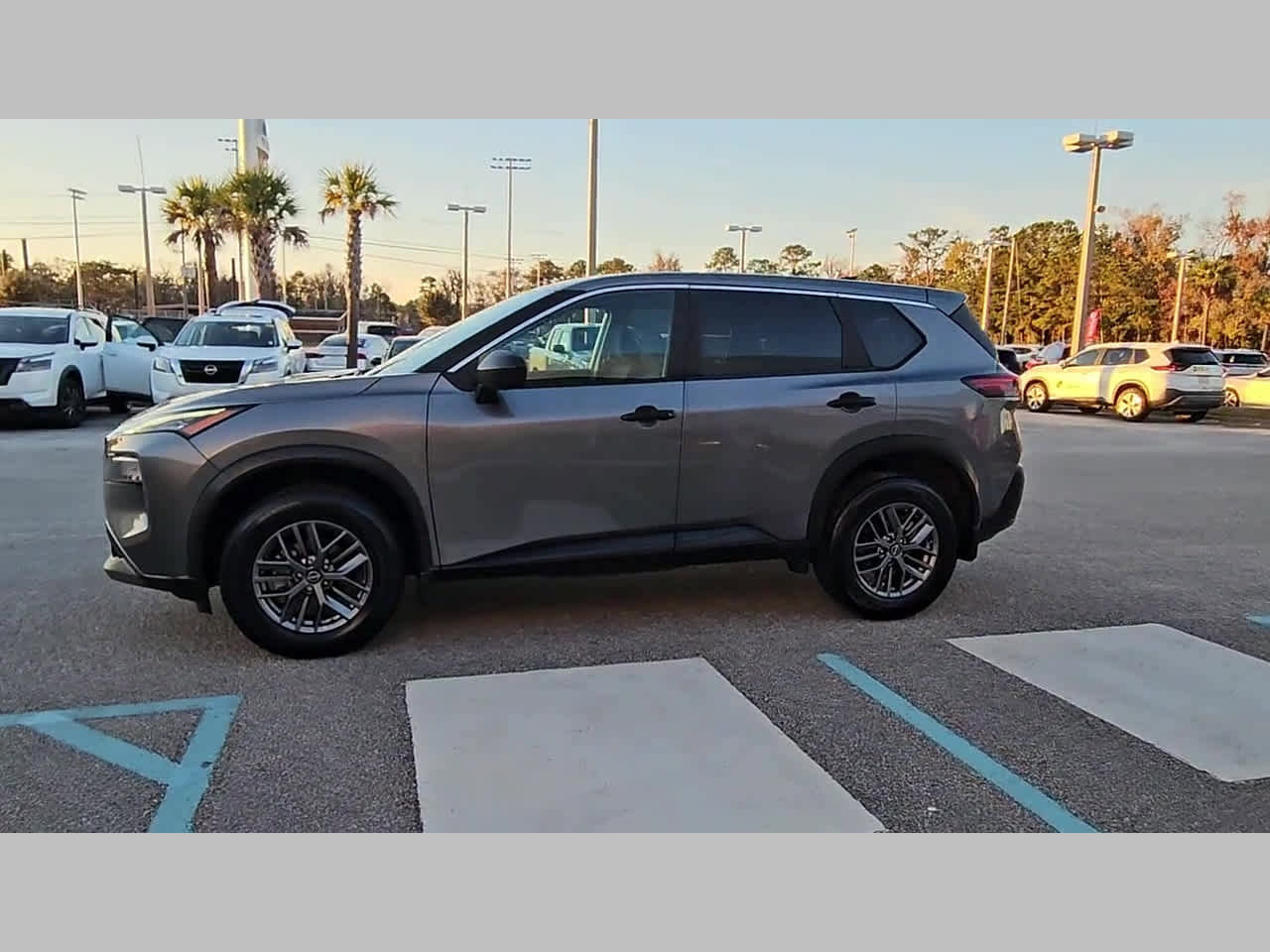 Used 2023 Nissan Rogue S image 25