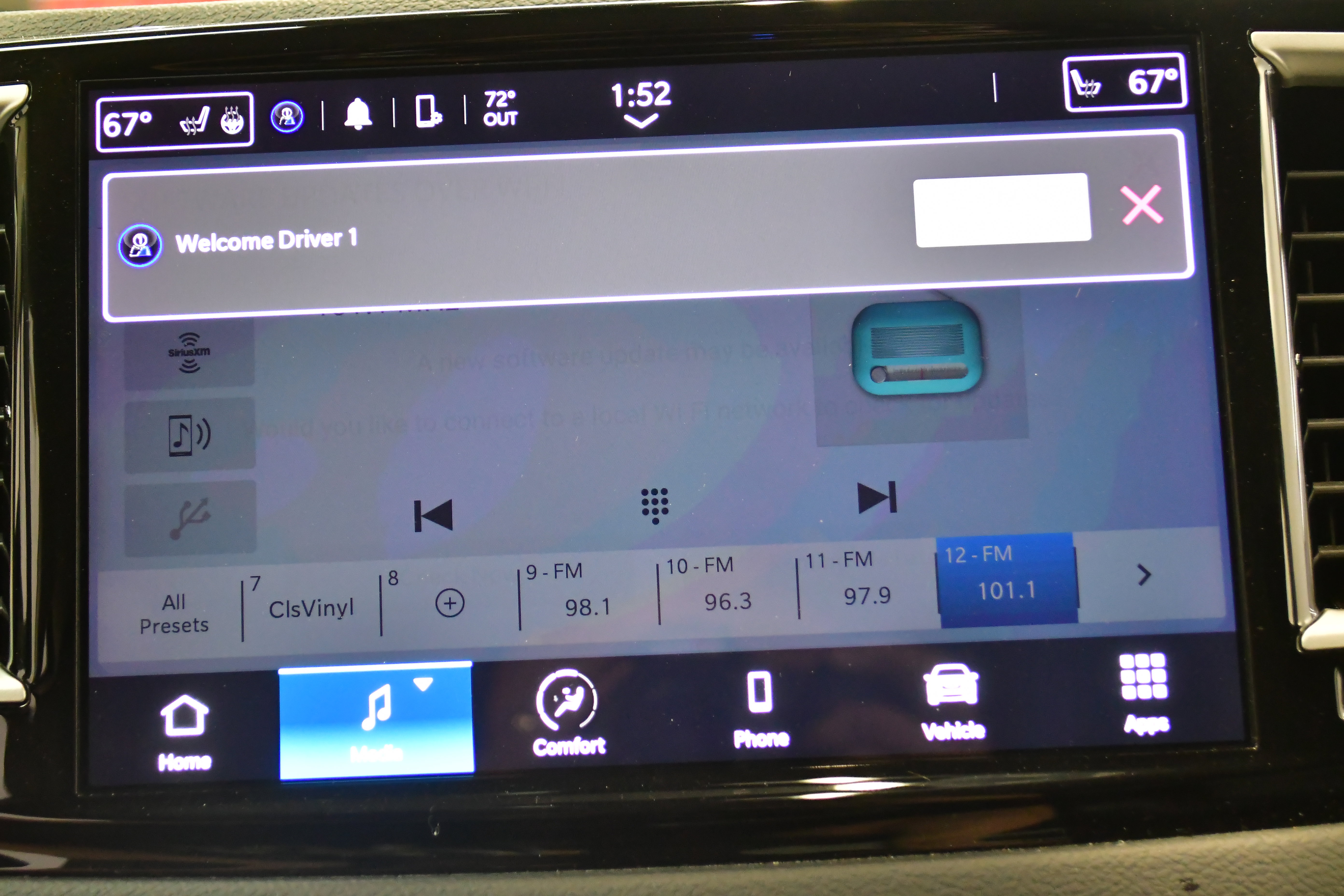 Used 2023 Chrysler Pacifica Touring-L FWD image 27
