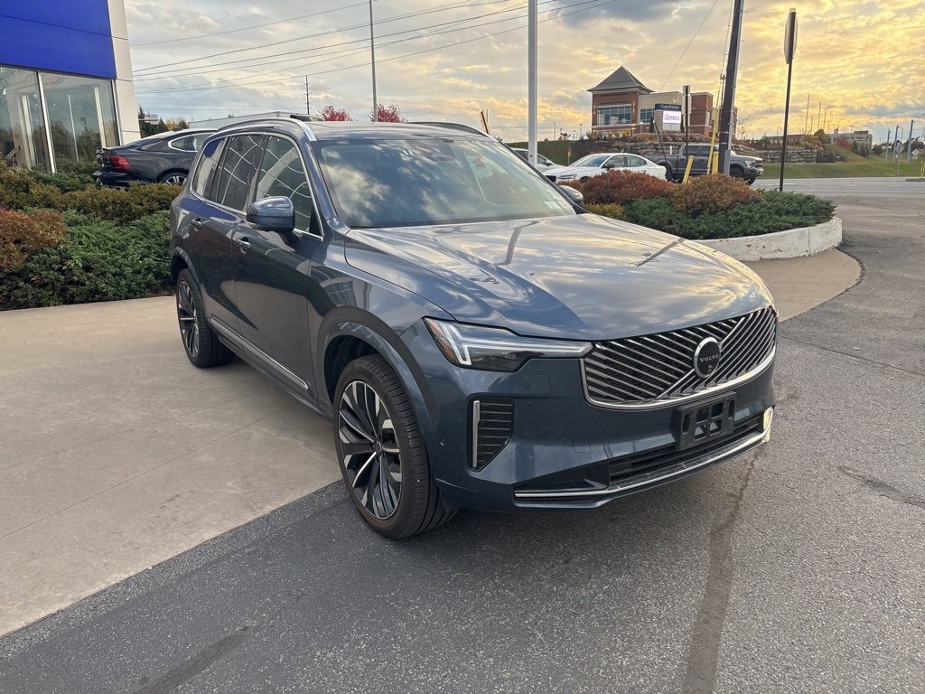 Certified 2025 Volvo XC90 B6 Plus image 3