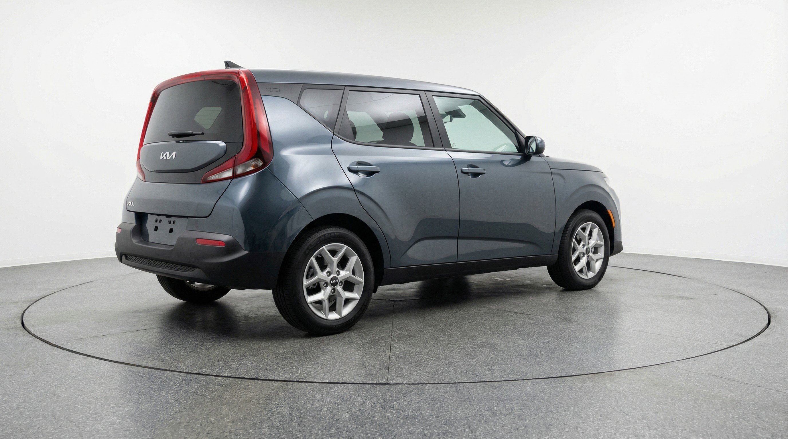 Used 2025 Kia Soul LX w/ LX Technology Package FWD image 9