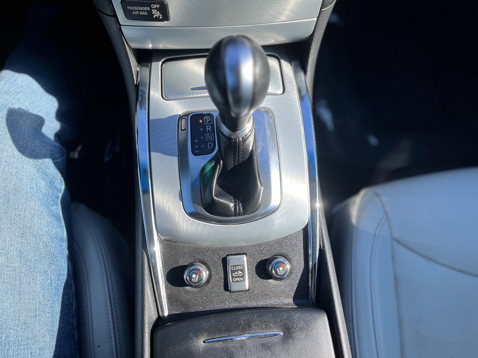 Used 2011 INFINITI G37 w/ Premium Pkg image 30