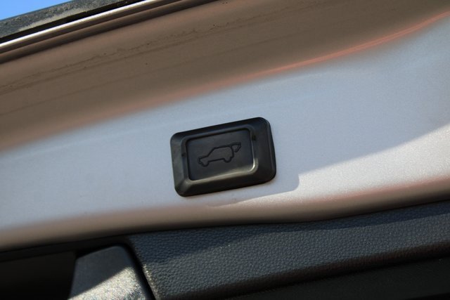 Used 2020 Toyota RAV4 Limited image 37