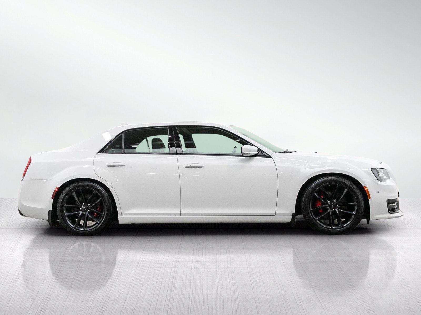 Used 2023 Chrysler 300 C RWD image 7