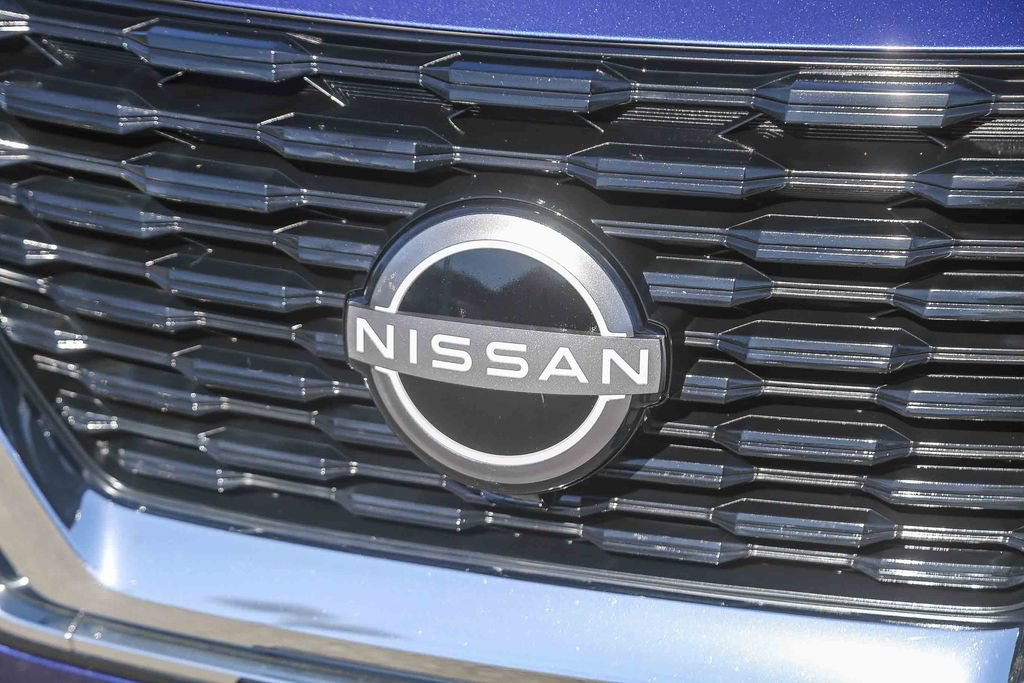 Used 2023 Nissan Rogue SV FWD image 5