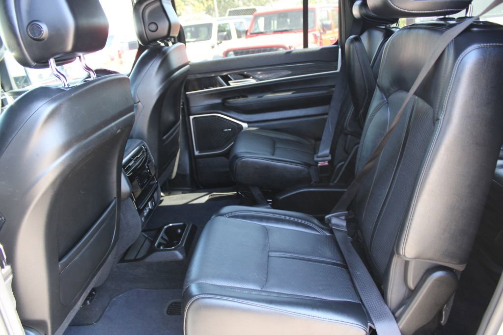 Used 2022 Jeep Wagoneer Series III w/ Flexible Seating Group image 20