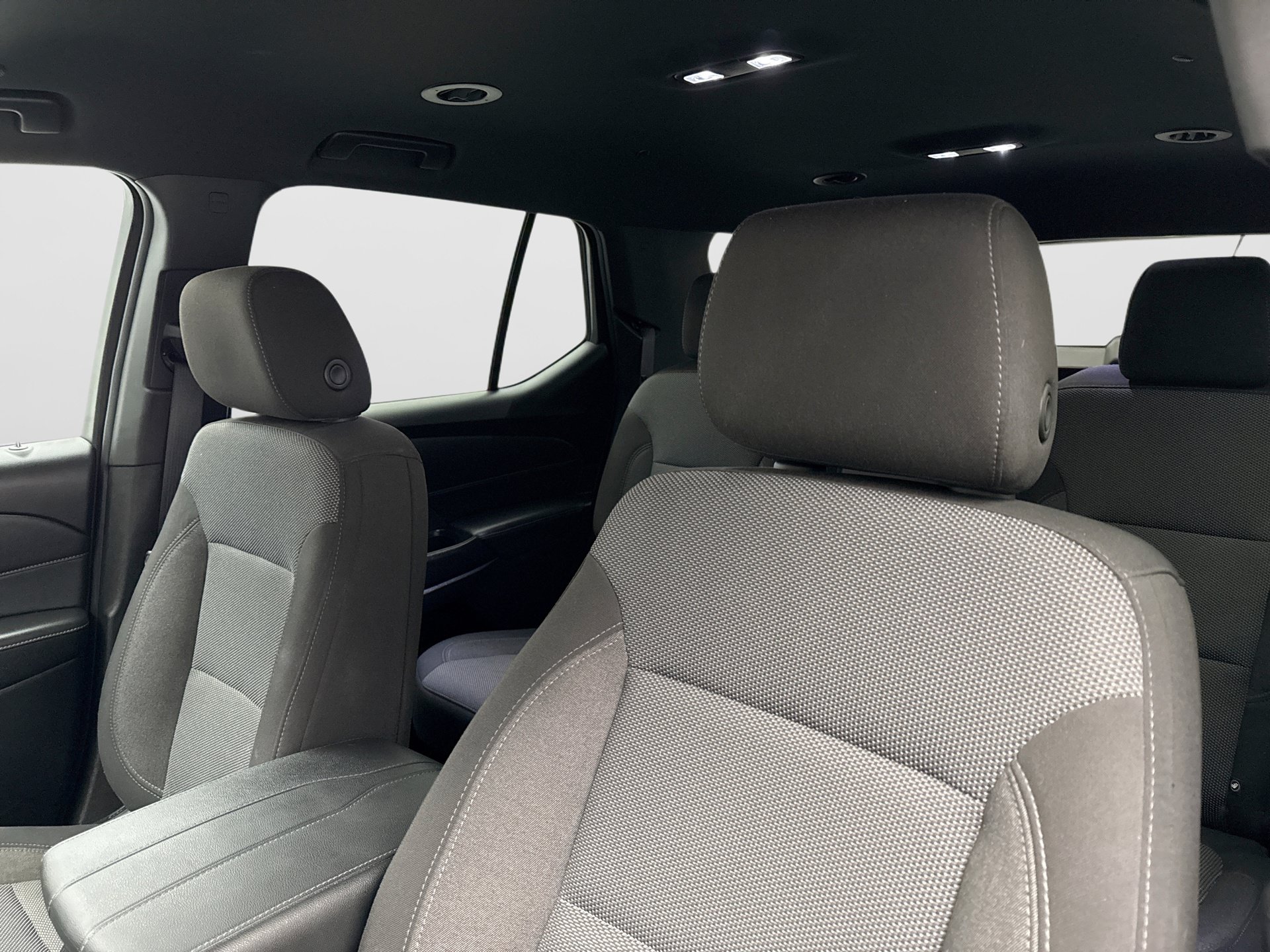 Used 2023 Chevrolet Traverse LT FWD image 11