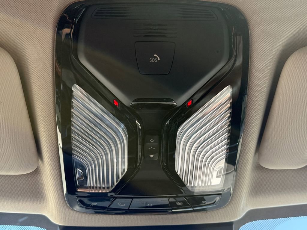 Used 2023 BMW X7 xDrive40i w/ Executive Package image 23