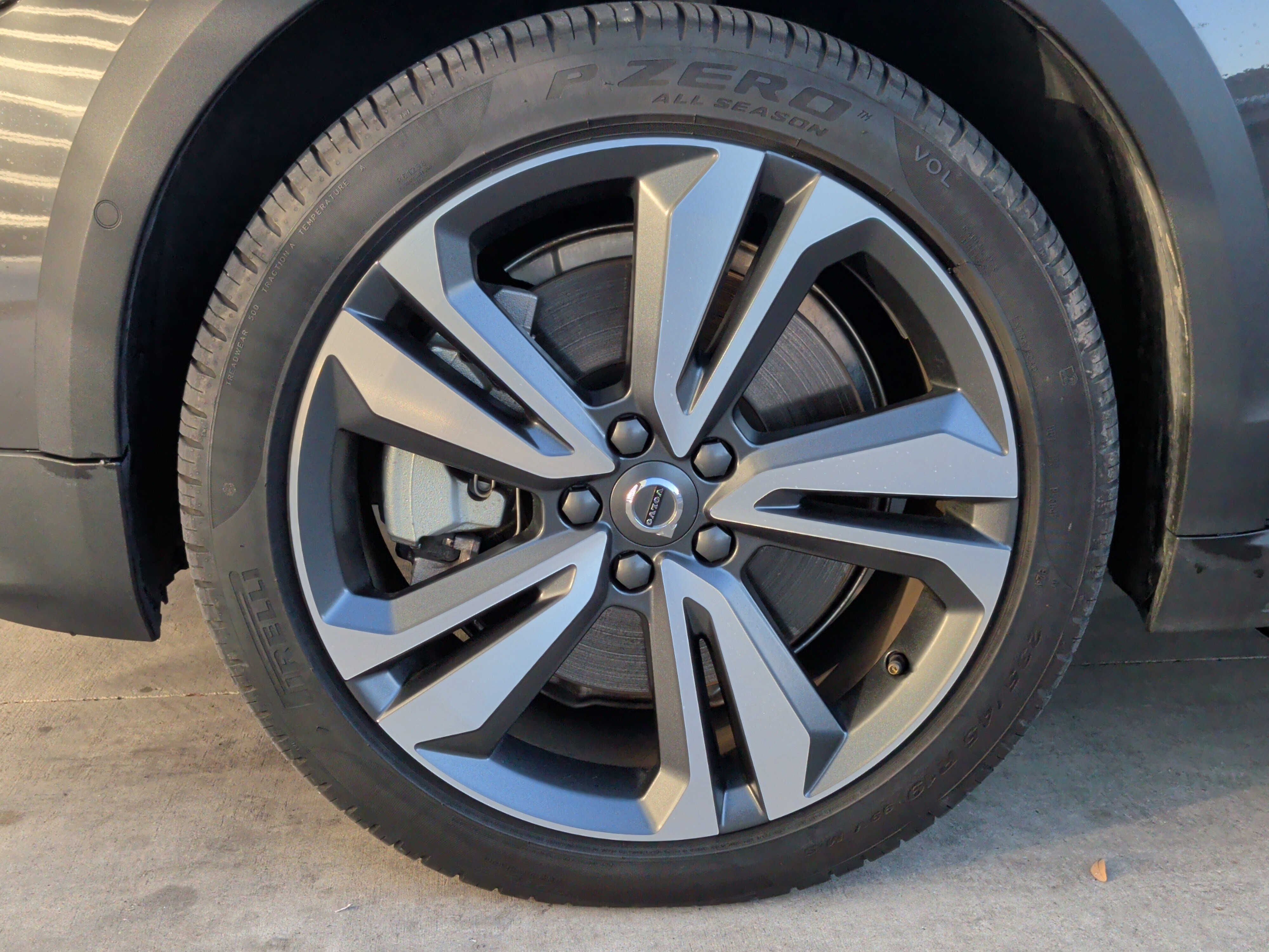 Used 2025 Volvo V60 B5 Cross Country Plus image 34